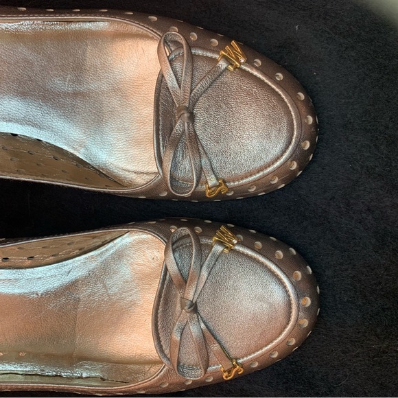 Stuart Weitzman SW gold heels sz7 like new - Picture 3 of 9